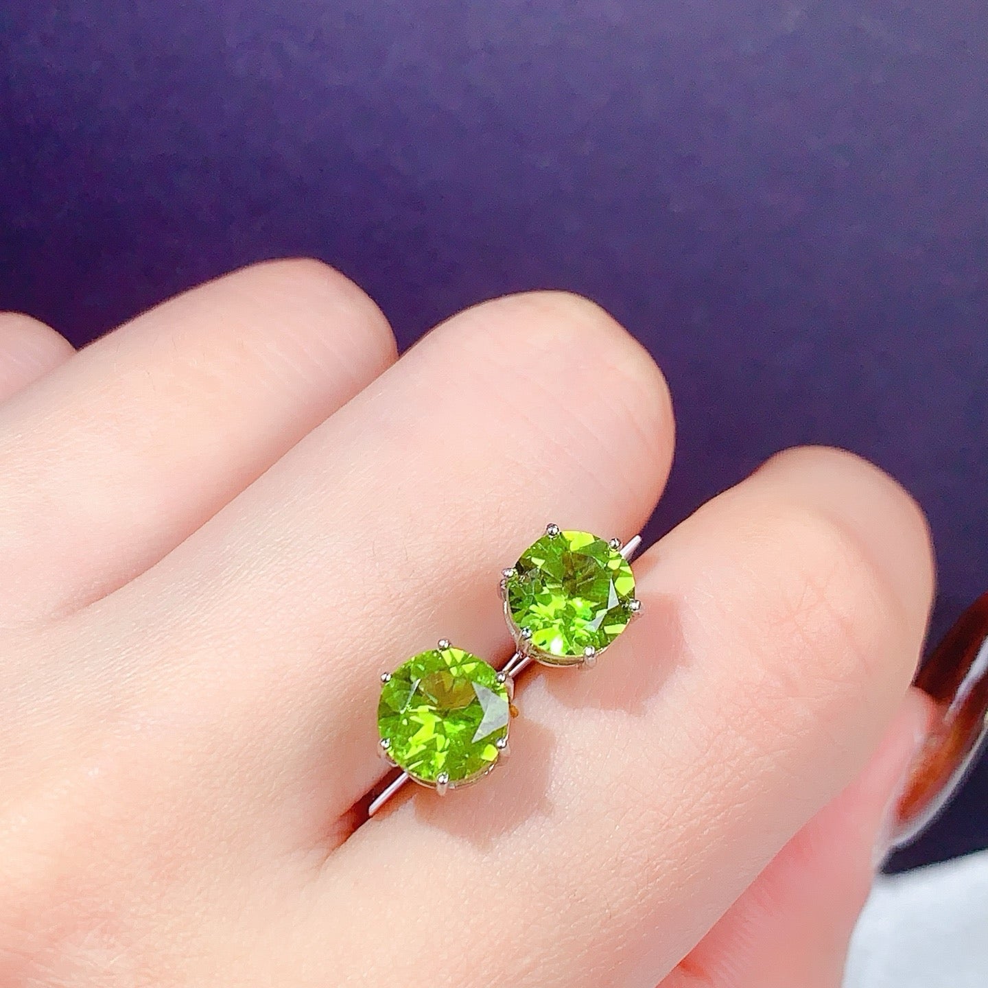 High-quality natural peridot stud earrings