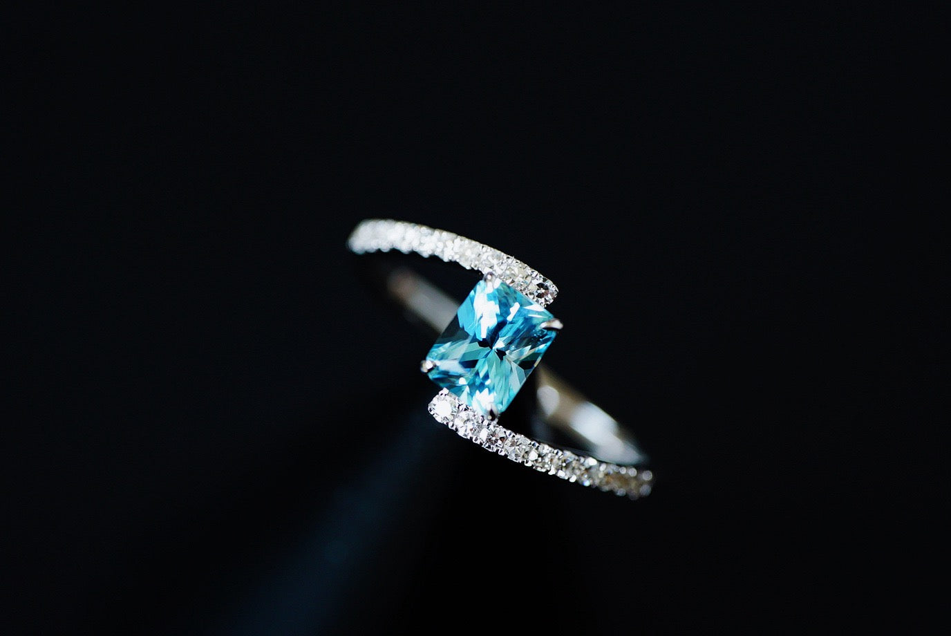 Natural aquamarine ring,